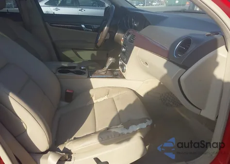 2014 Mercedes-Benz C 250 Sport из США, поврежденный, VIN WDDGF4HBXER315150